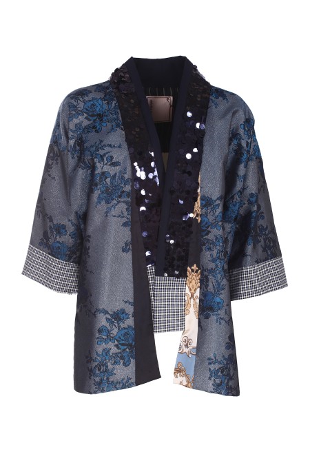 Shop ANTONIO MARRAS  Kimono: Antonio Marras kimono "Ibisco".
Presenta un'elaborata cucitura di un motivo forale ed è rifinito con luccicanti paillettes blu sui risvolti. 
Vestibilità regolare.
Composizione: 55% Poliestere 27% Viscosa 11% Cotone 6% Poliammide 1% Elastan.
Fabbricato in Italia.. IBISCO LB6001 D03-329